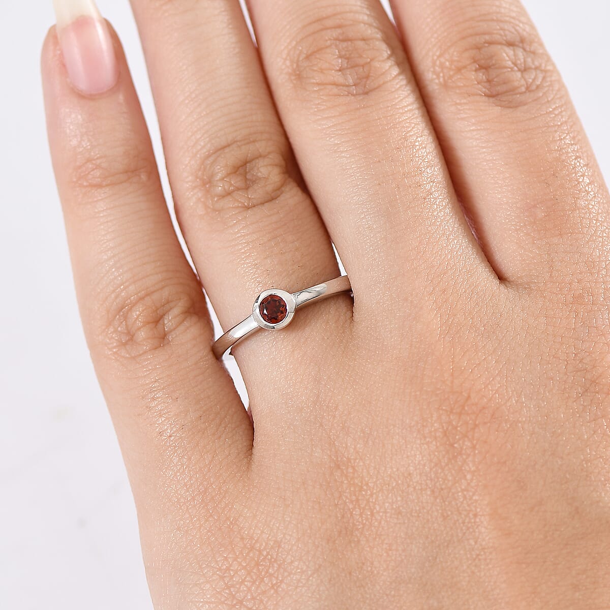 D'Joy Poke Free Mozambique Garnet 0.35 ctw Solitaire Ring in Rhodium Over Sterling Silver (Size 10.0) image number 2