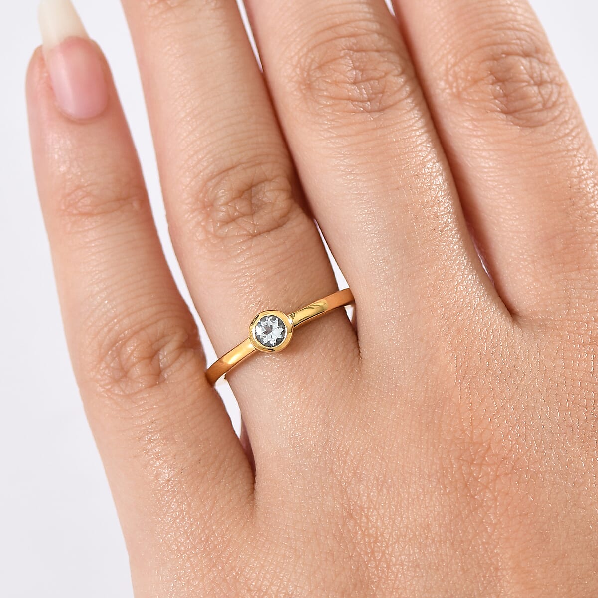 D'Joy Poke Free Premium Mangoro Aquamarine 0.25 ctw Solitaire Ring in 18K Vermeil Yellow Gold Over Sterling Silver (Size 6.0) image number 2