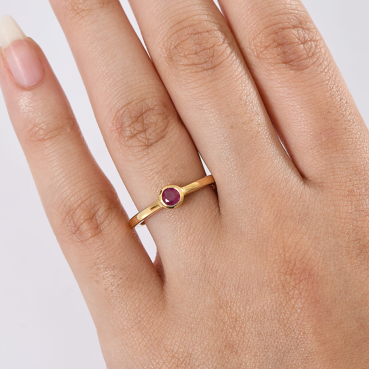 D'Joy Poke Free Niassa Ruby (FF) 10.0) 0.35 ctw Solitaire Ring in 18K Vermeil Yellow Gold Over Sterling Silver (Size 10.0) image number 2