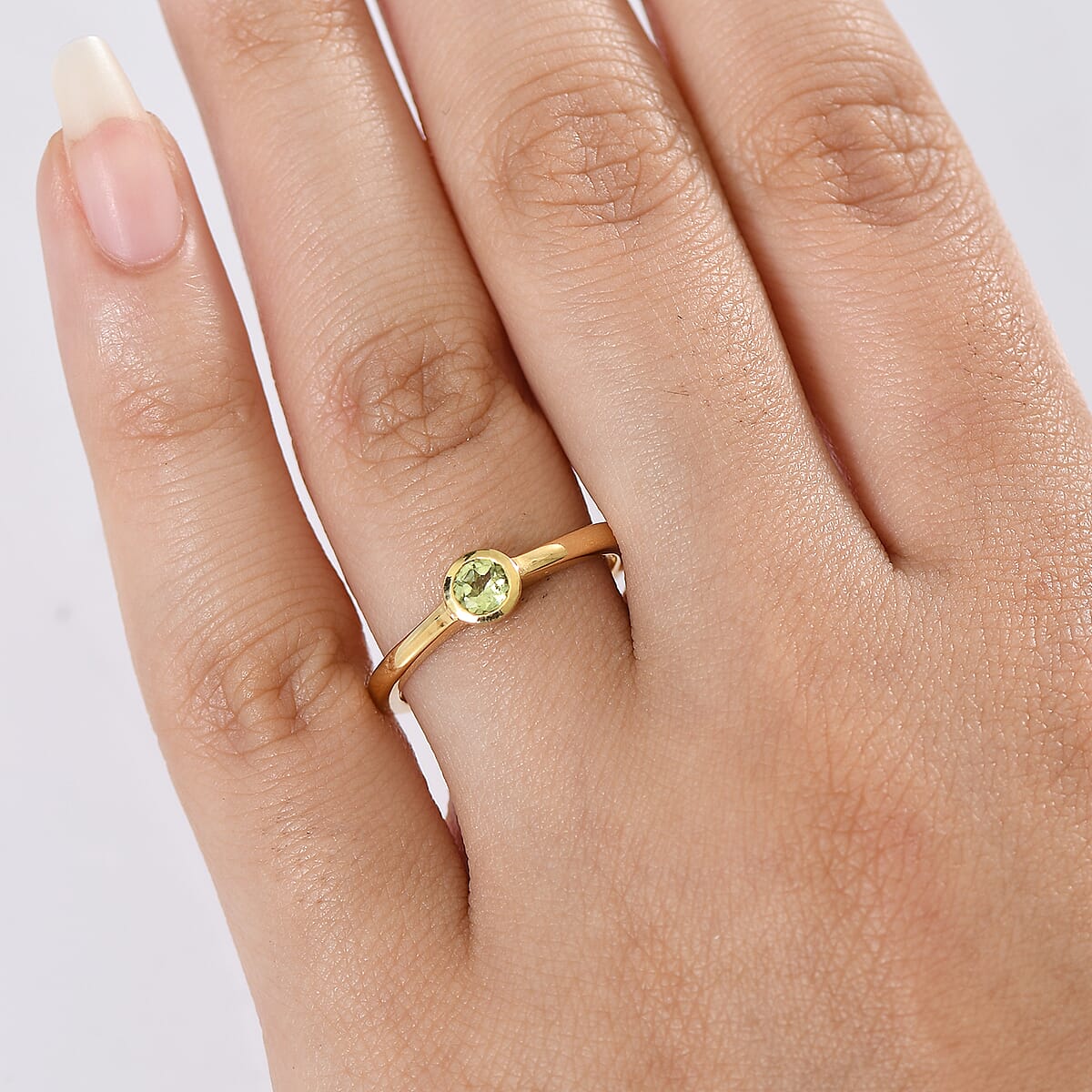 D'Joy Poke Free Peridot 0.30 ctw Solitaire Ring in 18K Vermeil Yellow Gold Over Sterling Silver (Size 8.0) image number 2