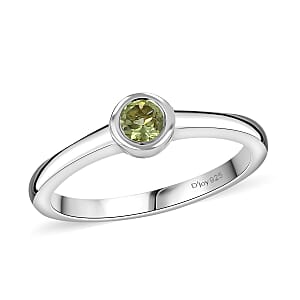 D'Joy Poke Free Peridot 0.30 ctw Solitaire Ring in Rhodium Over Sterling Silver (Size 6.0)
