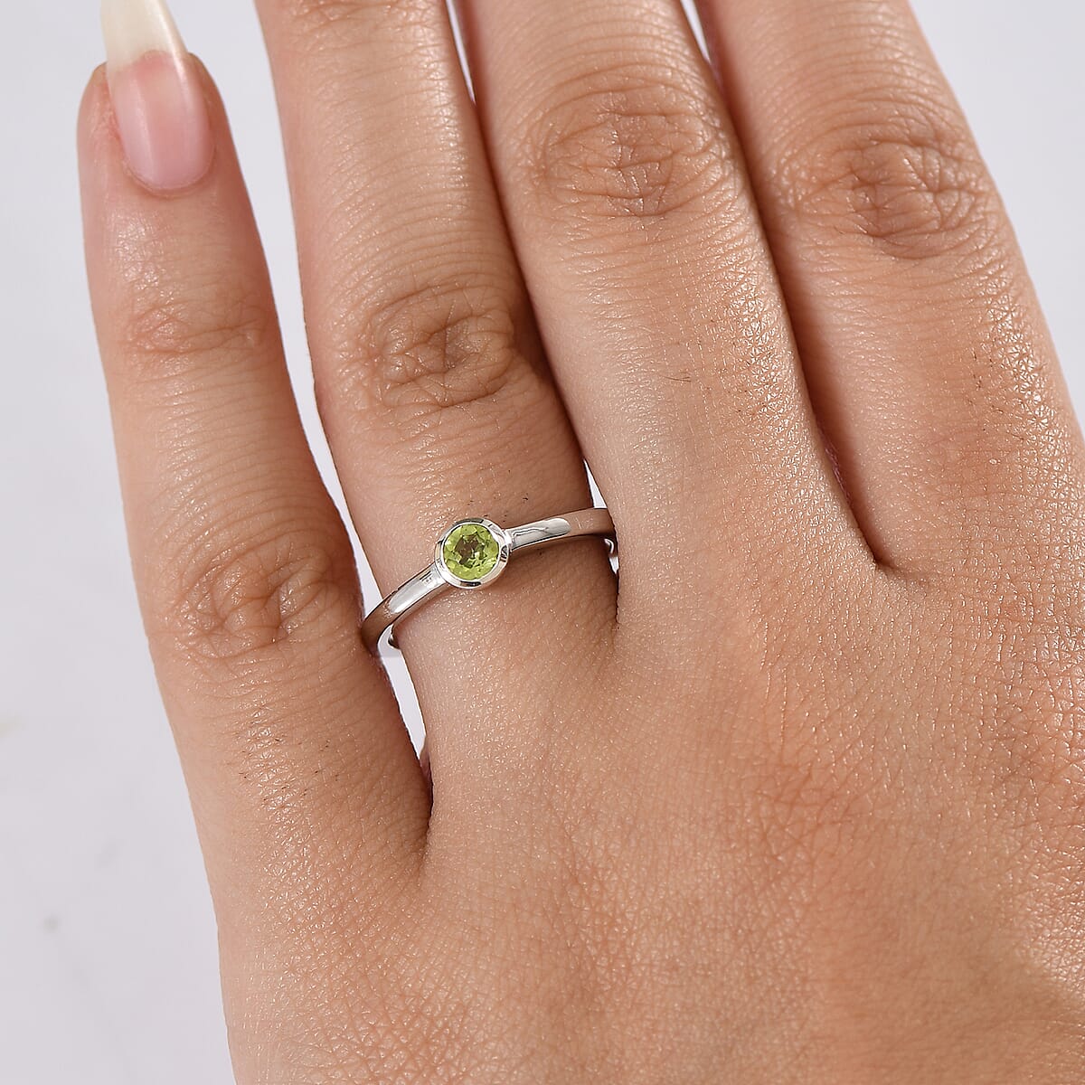 D'Joy Poke Free Peridot 0.30 ctw Solitaire Ring in Rhodium Over Sterling Silver (Size 6.0) image number 2