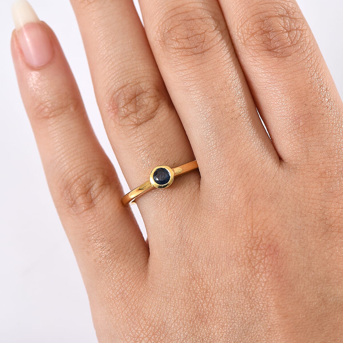 D'Joy Poke Free Ceylon Blue Sapphire 0.30 ctw Solitaire Ring in 18K Vermeil Yellow Gold Over Sterling Silver (Size 10.0) image number 2