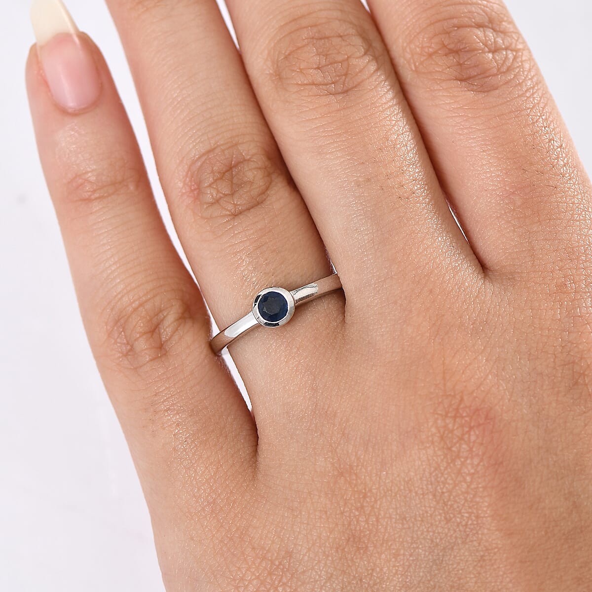 D'Joy Poke Free Ceylon Blue Sapphire 0.30 ctw Solitaire Ring in Rhodium Over Sterling Silver (Size 9.0) image number 2