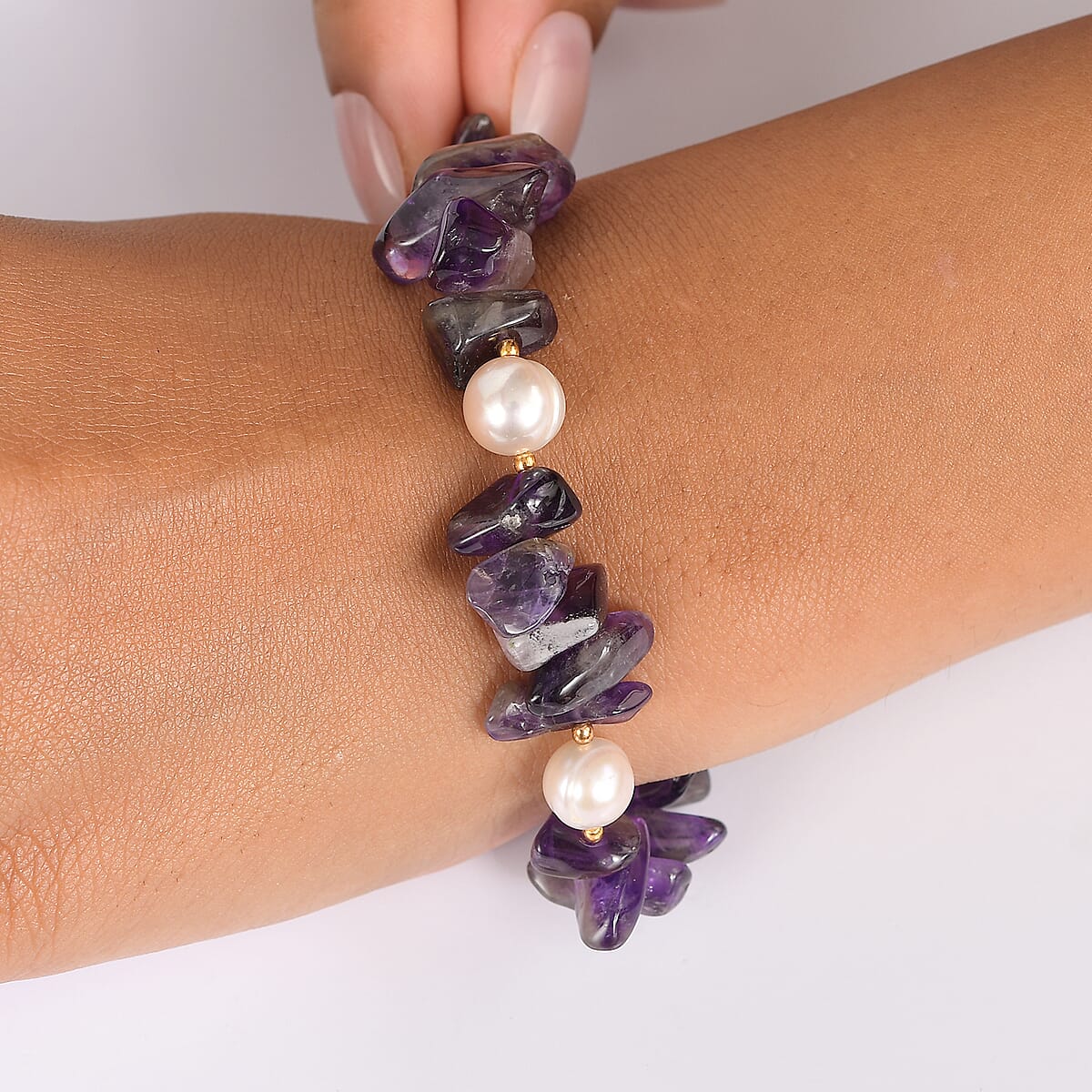 African Amethyst Chips 80.00 ctw and Freshwater Pearl Bracelet in 18K YG Plated (7.25 In) image number 2