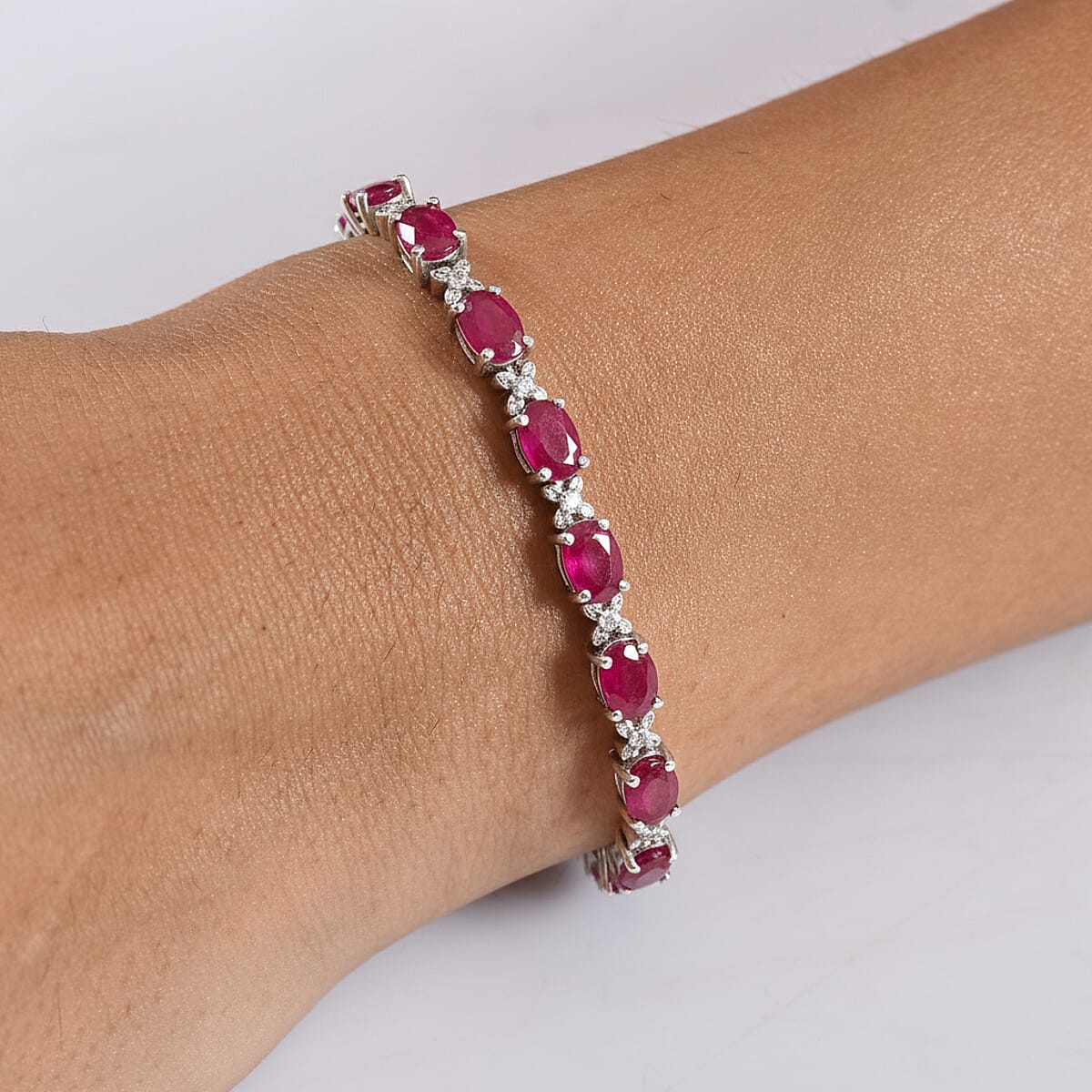 Doorbuster D’Joy Niassa Ruby (FF) and White Zircon 14.65 ctw Four Leaf Clover Bracelet in Rhodium Over Sterling Silver (7.25 In) image number 2