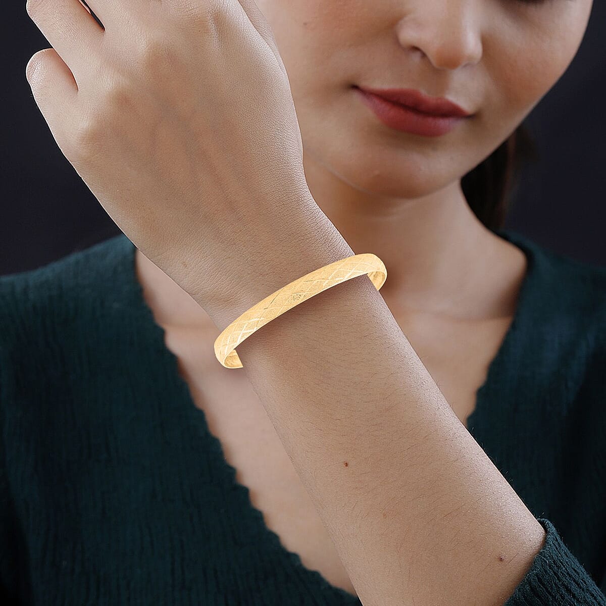 14K Yellow Gold Over Sterling Silver Bangle Bracelet (8.0 In) 5.4 Grams image number 2