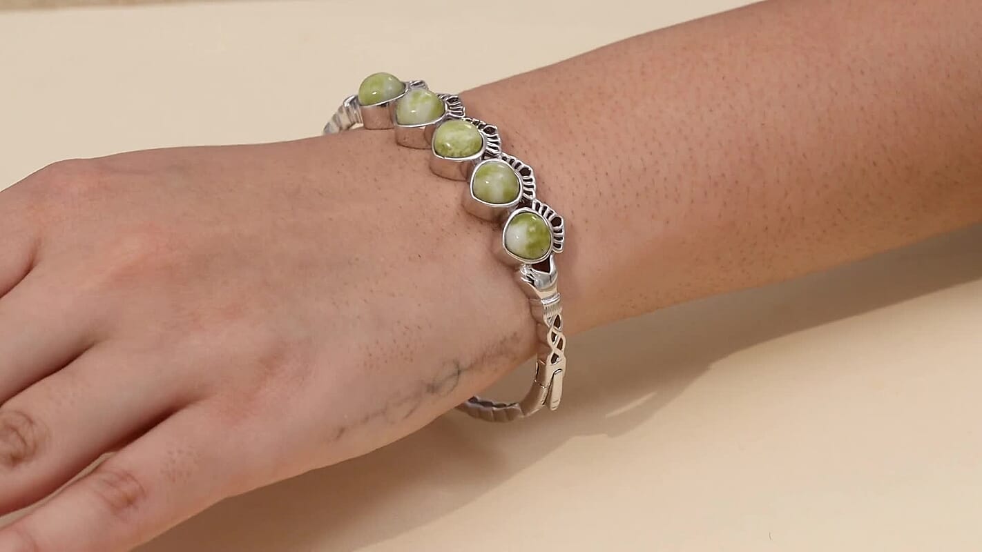EverTrue Connemara Marble 14.65 ctw Claddagh Bangle Bracelet in Platinum Bond (7.25 In)