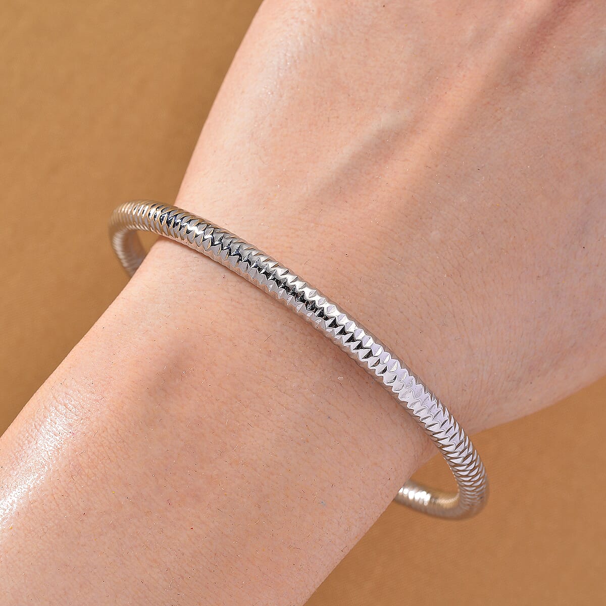 Pebble-cut Bangle Bracelet in Stainless Steel (8.0 In) image number 1
