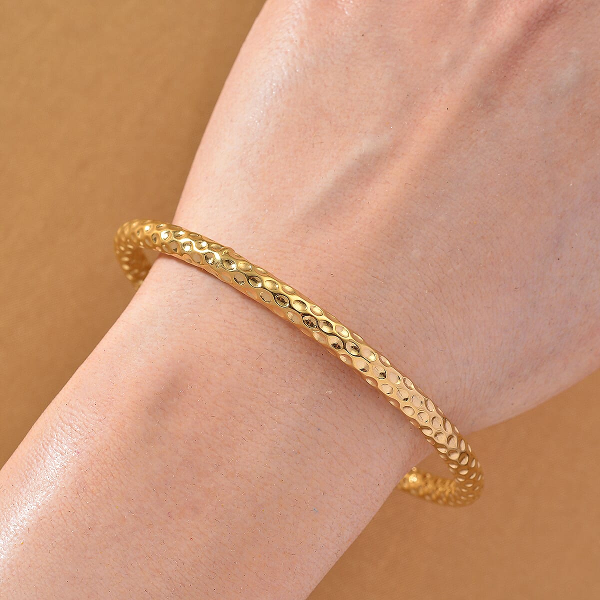 Diamond-cut Bangle Bracelet in ION Plated YG Stainless Steel (8.0 In) image number 1