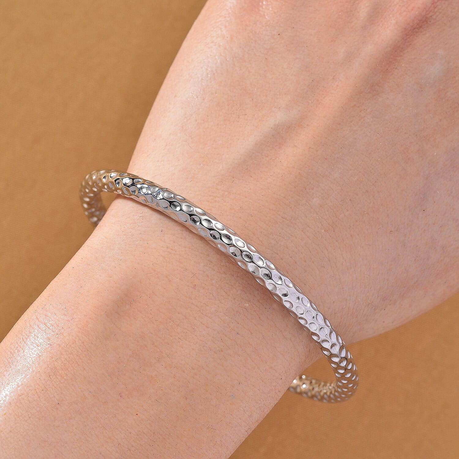 Diamond-cut Bangle Bracelet in Stainless Steel (8.0 In)