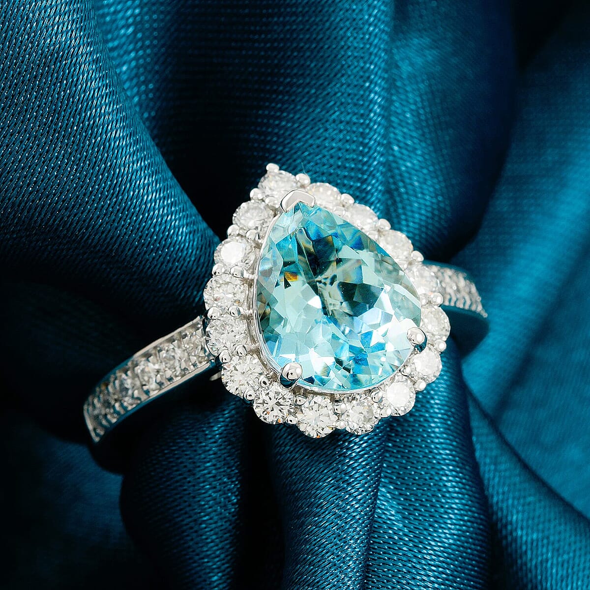 Certified & Appraised 10K White Gold AAA Espirito Aquamarine, Luxuriant Lab Grown Diamond (G-H, SI) Ring (Size 8.5) 2.60 ctw image number 1