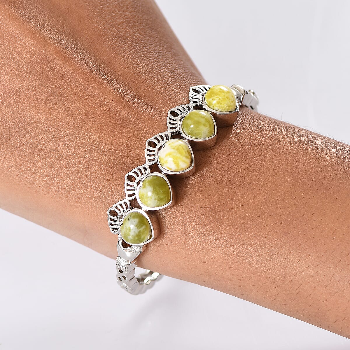 EverTrue Connemara Marble 14.65 ctw Guardian Claddagh Bangle Bracelet in Platinum Bond (8.00 In) image number 2