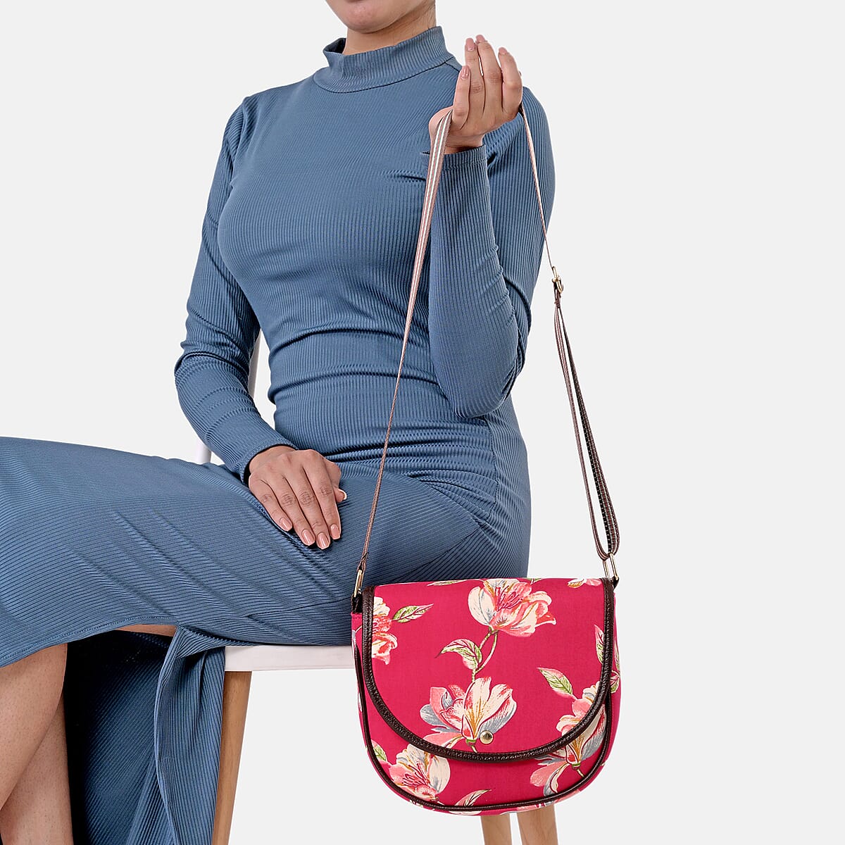 Tamsy Peach Eye Catching Floral Print Cotton Sling Bag with Magnetic Flap Clouser image number 3