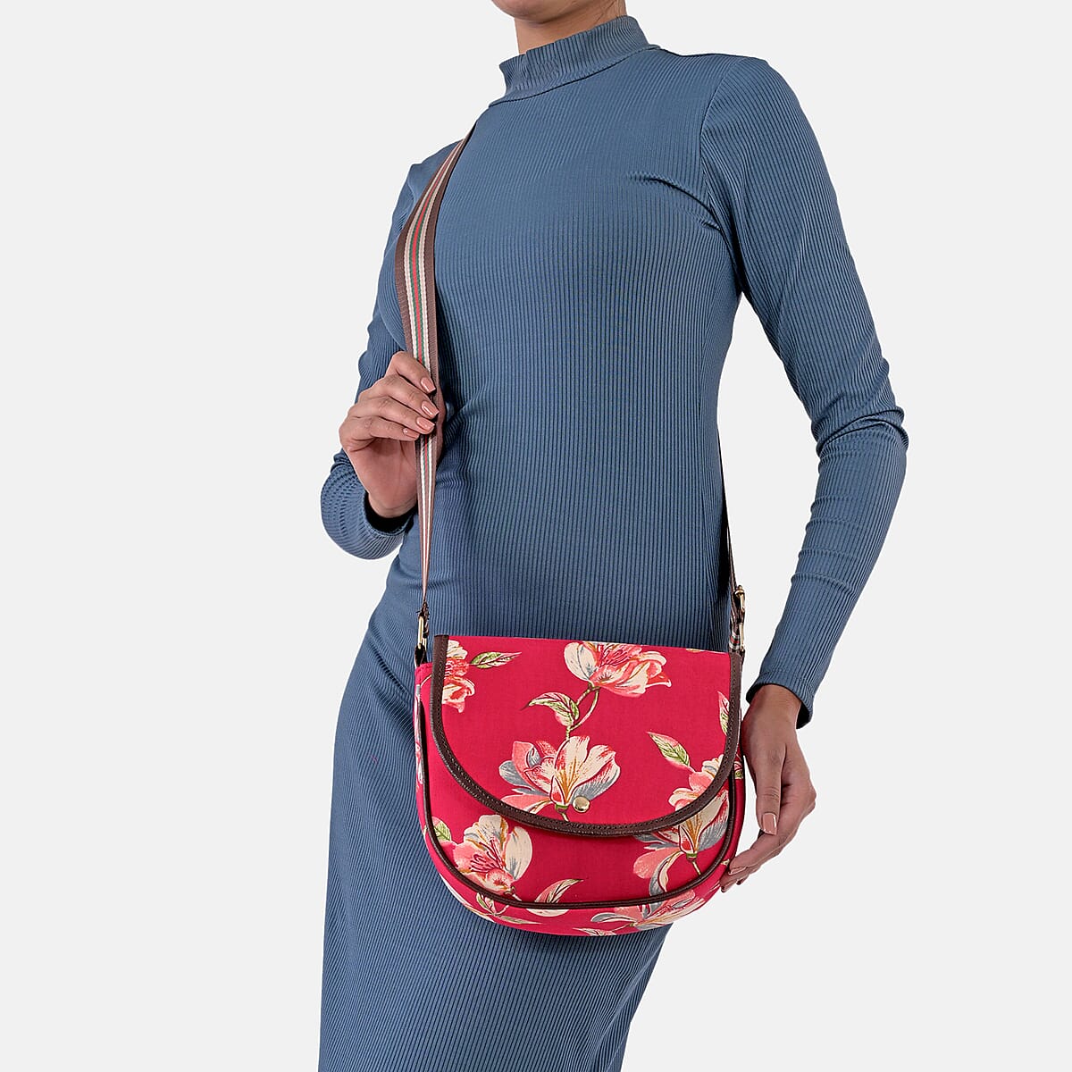 Tamsy Peach Eye Catching Floral Print Cotton Sling Bag with Magnetic Flap Clouser image number 4