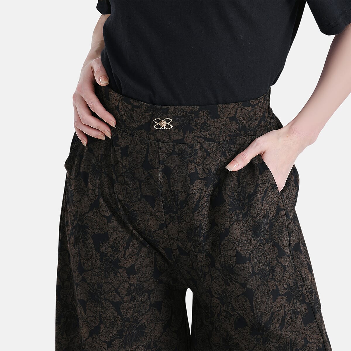 TAMSY Navy Floral Printed Wide Leg Capri Pant with Pockets - L/XL image number 4