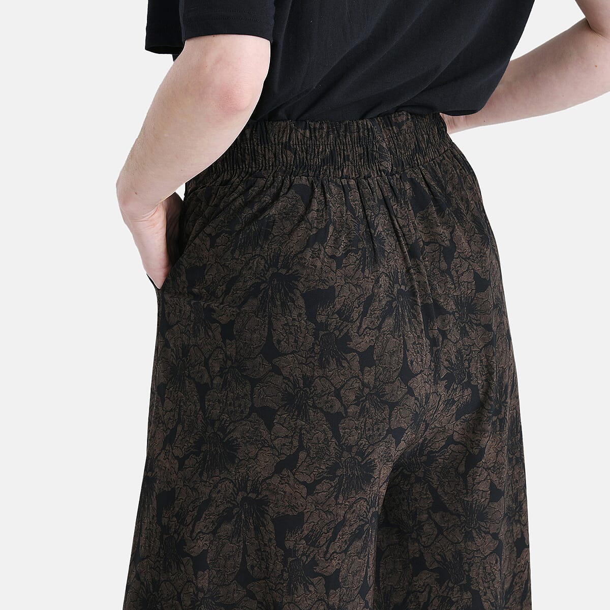 TAMSY Navy Floral Printed Wide Leg Capri Pant with Pockets - L/XL image number 5