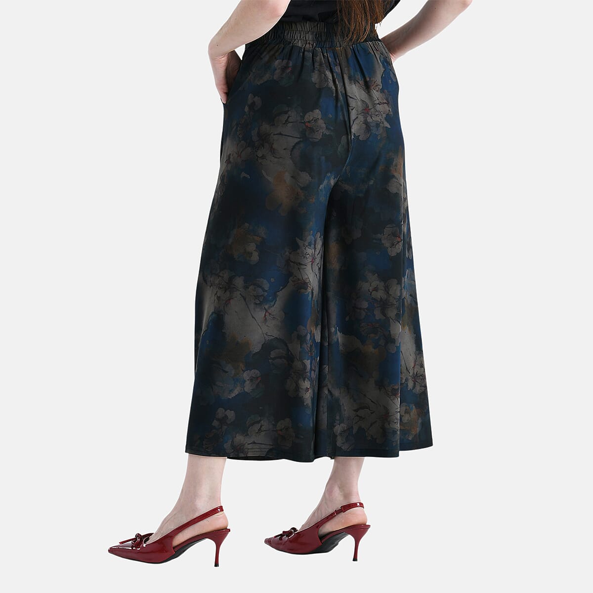 TAMSY Blue Floral Printed Wide Leg Capri Pant with Pockets - S/M image number 1