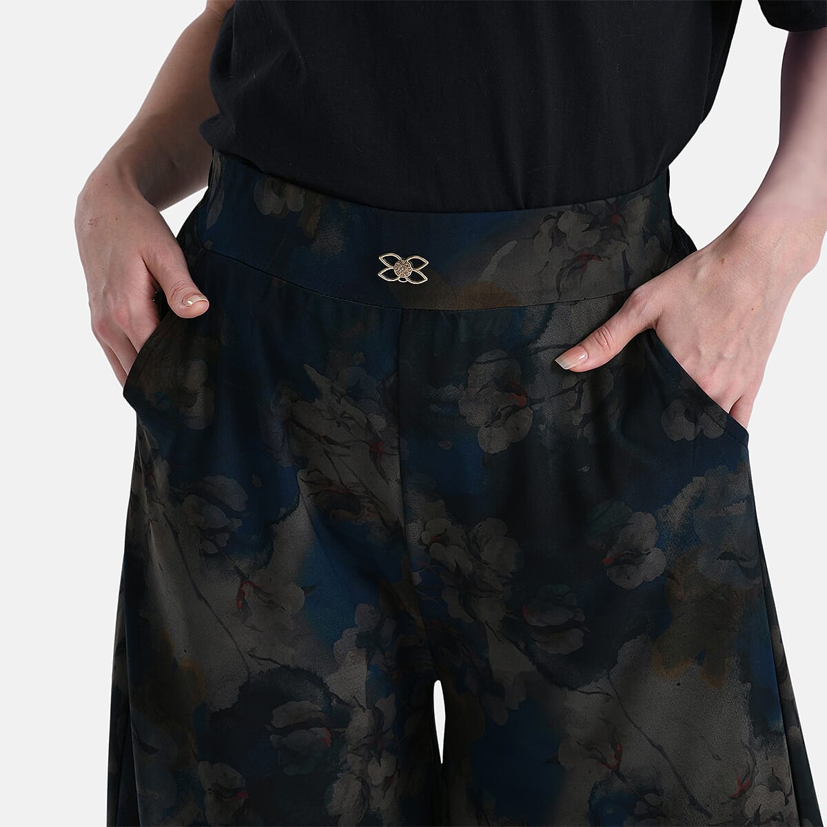 TAMSY Blue Floral Printed Wide Leg Capri Pant with Pockets - S/M image number 4