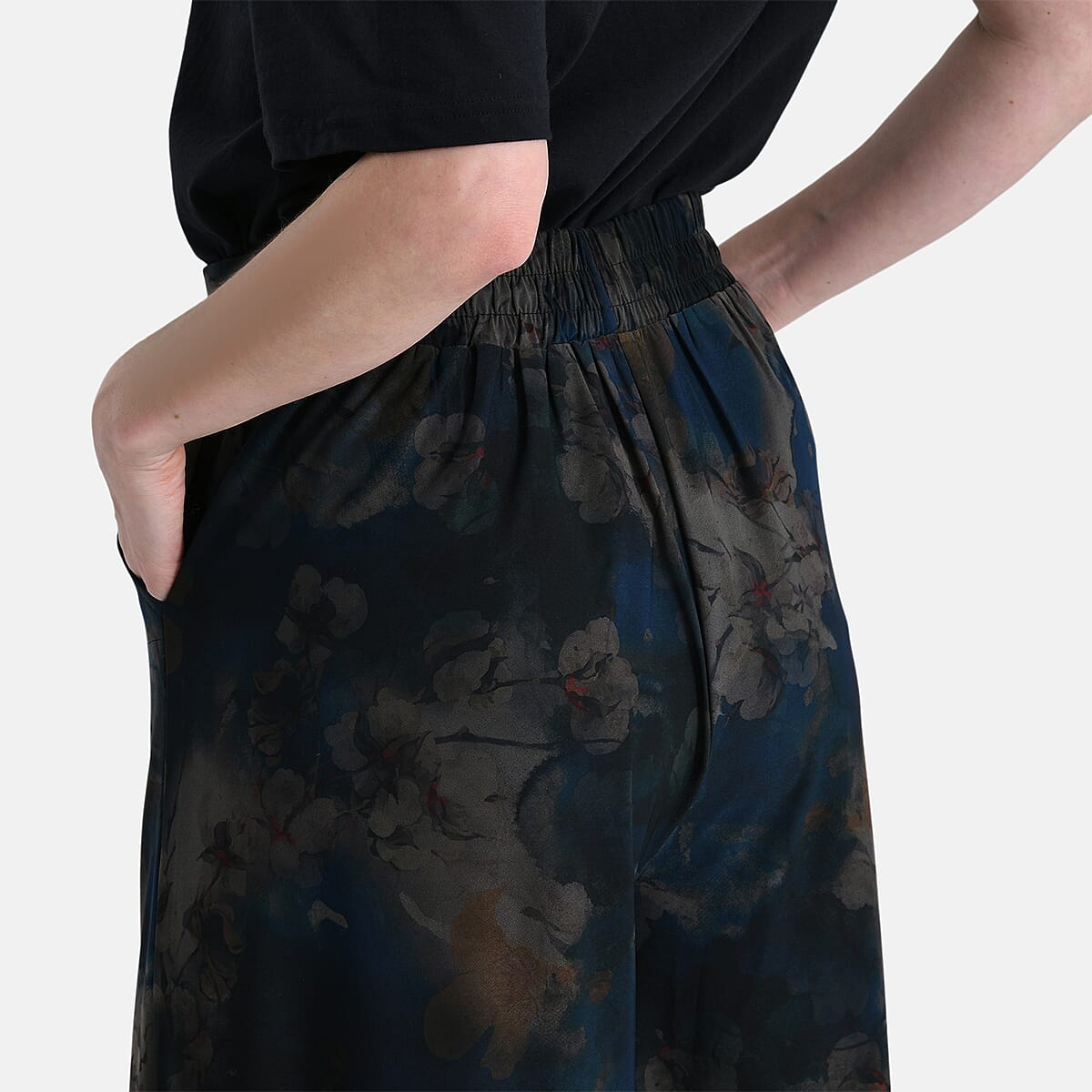 TAMSY Blue Floral Printed Wide Leg Capri Pant with Pockets - S/M image number 5