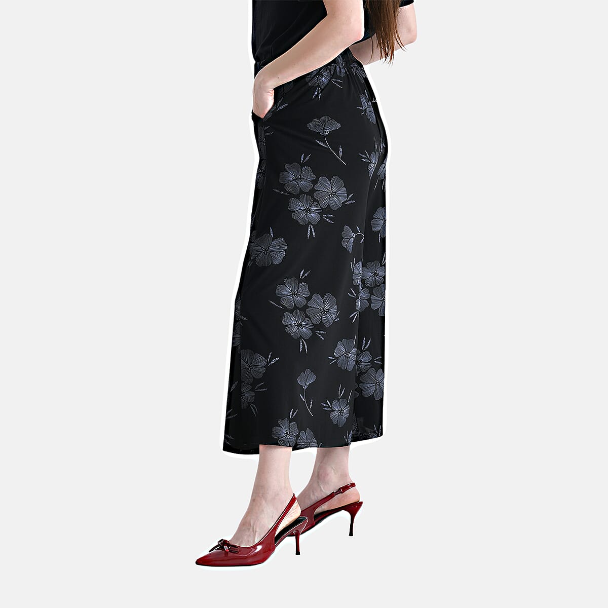 TAMSY Black Floral Printed Wide Leg Capri Pant with Pockets - S/M image number 2