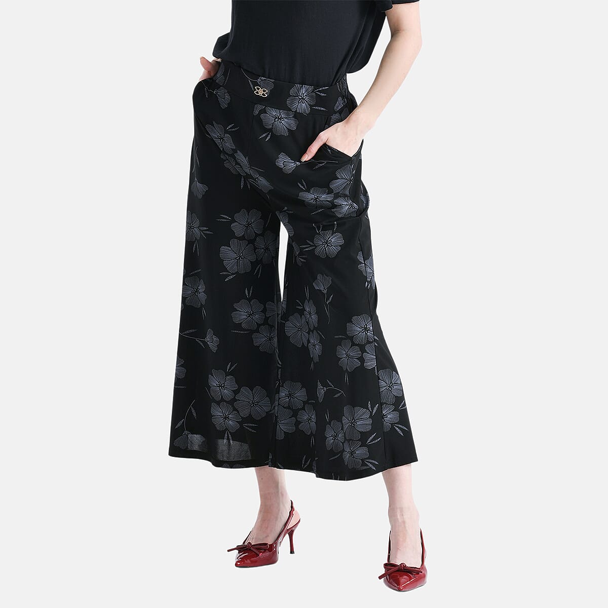 TAMSY Black Floral Printed Wide Leg Capri Pant with Pockets - L/XL image number 3