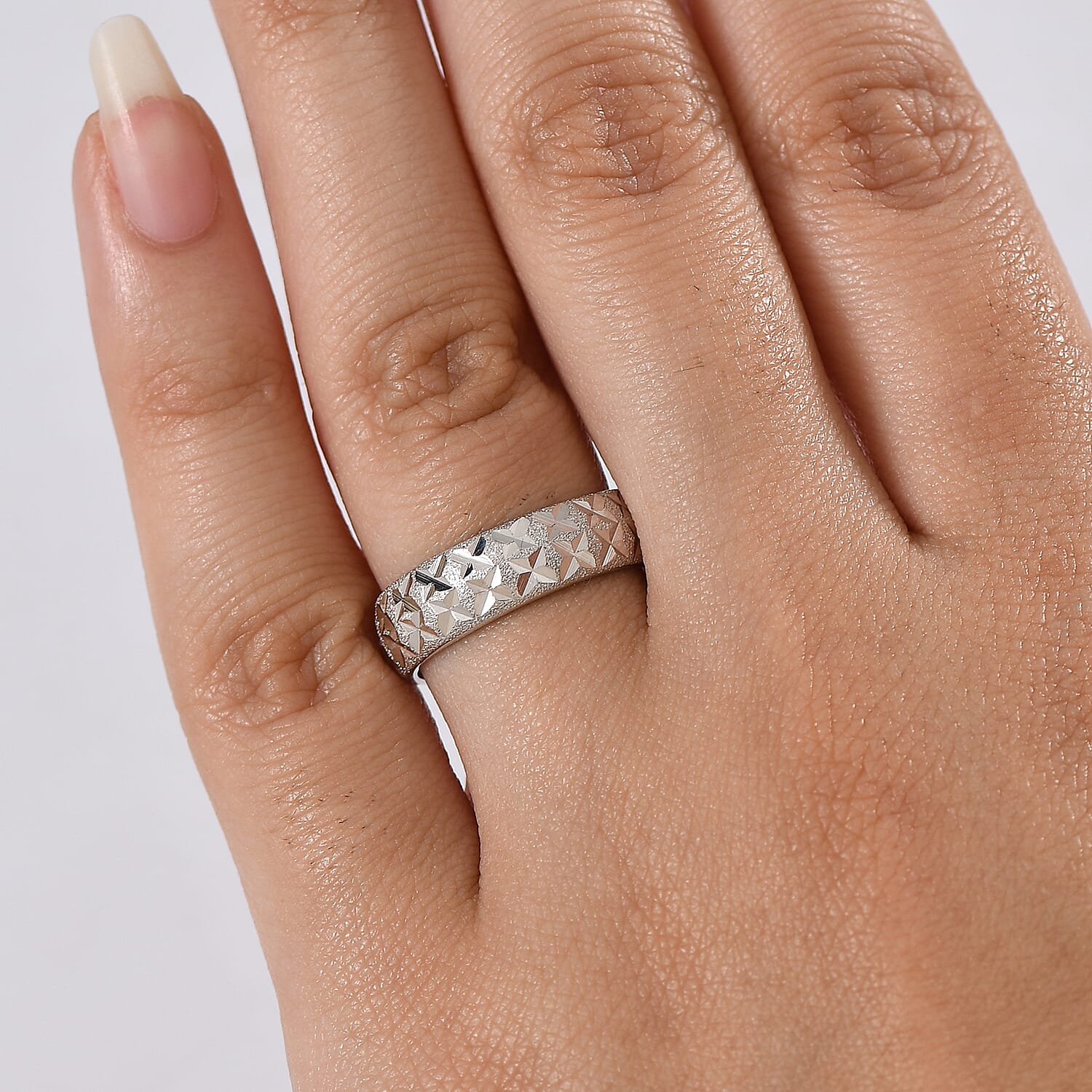 D'Joy Diamond-cut Band Ring in Platinum Over Sterling Silver (Size 10.0) 3.15 Grams