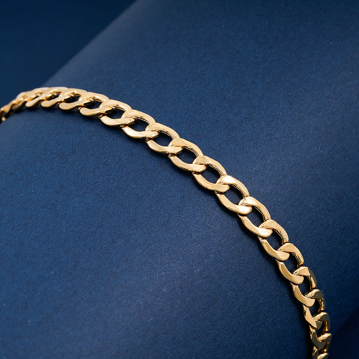Diamond-cut Curb Chain Bracelet in 10K Yellow Gold (8.00 In) 3.90 Grams image number 1