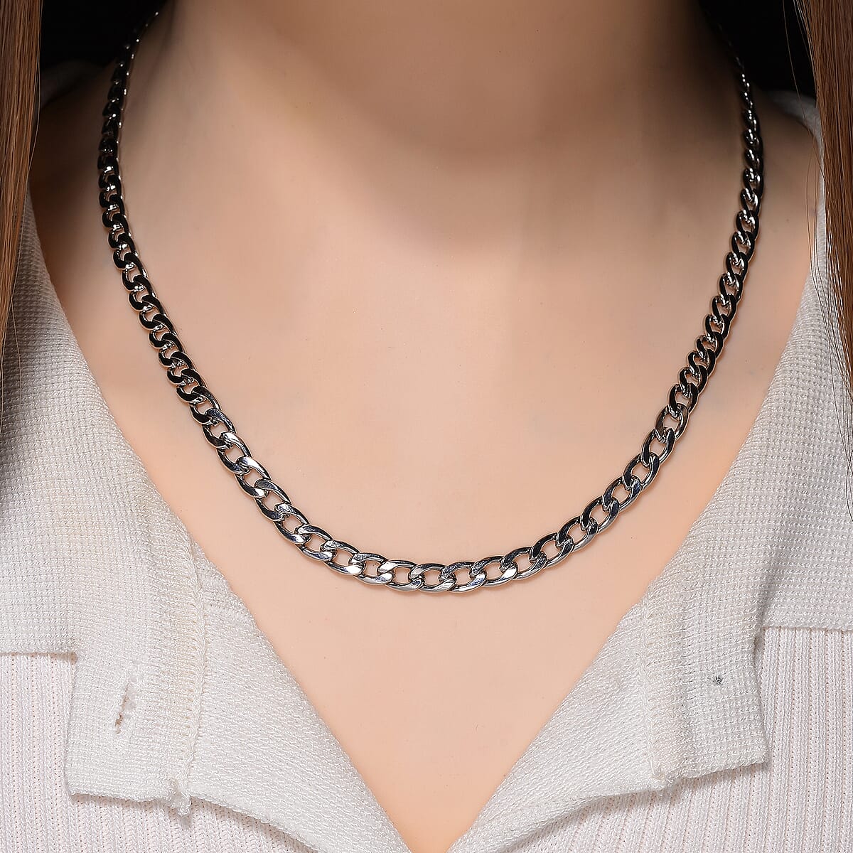 Cuban Classic Luxe Chain Necklace in Stainless Steel 18-20 Inches image number 1
