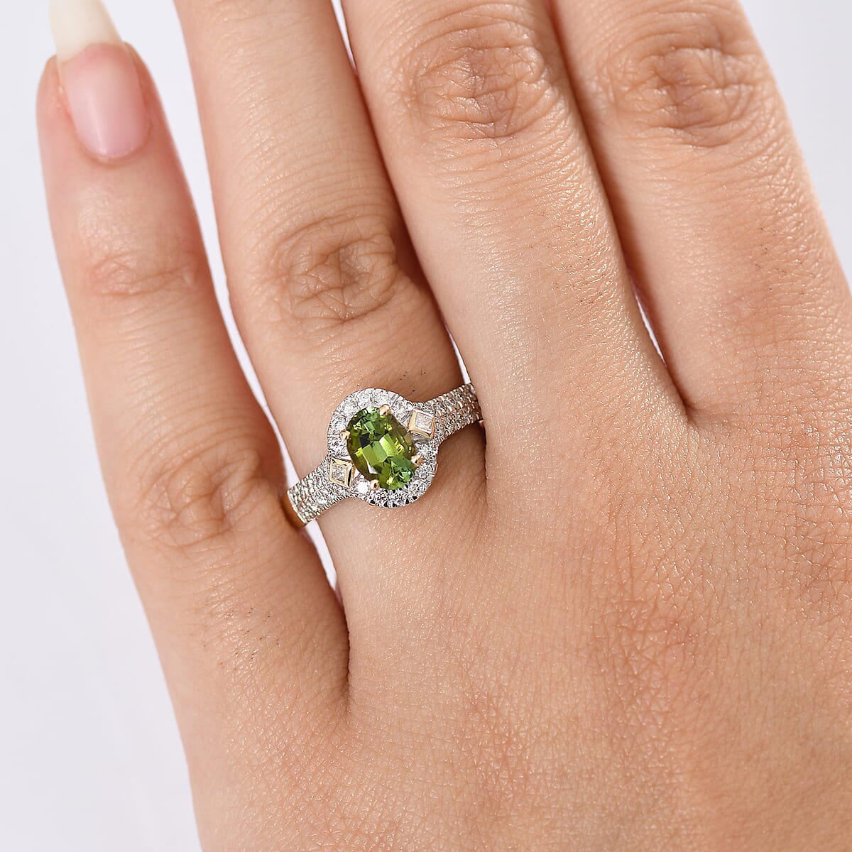 Certified & Appraised Luxoro AAA Sapo Green Tourmaline and I2 Diamond 1.77 ctw Ring in 10K Yellow Gold (Size 9.0) image number 2