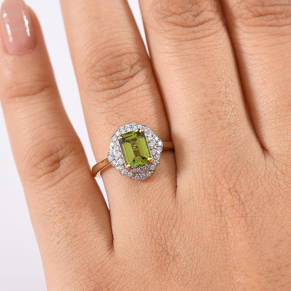 Certified & Appraised Luxoro AAA Sapo Green Tourmaline and I2 Diamond 1.70 ctw Ring in 10K Yellow Gold (Size 8.5) image number 2