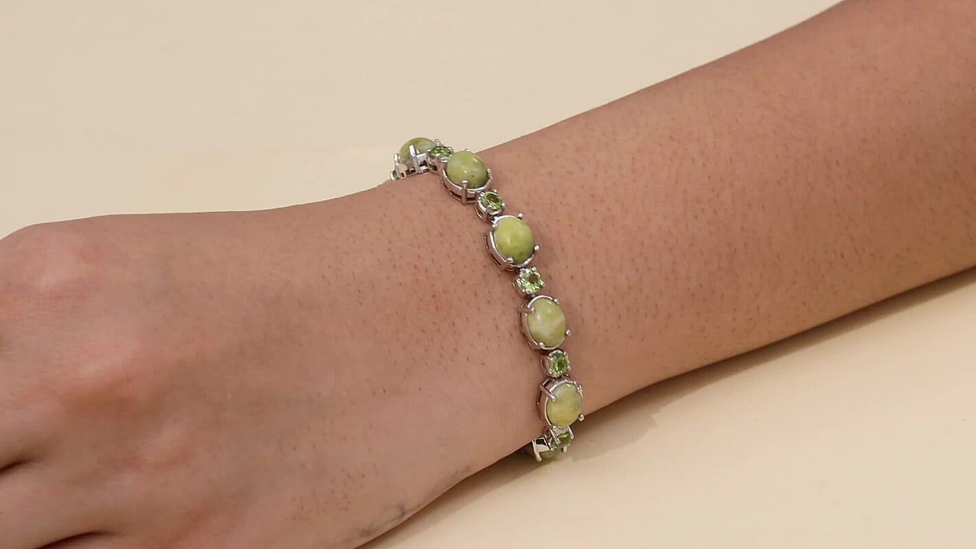 EverTrue Connemara Marble, Peridot Claddagh Bracelet in Platinum Bond (7.25 In) 25.25 ctw