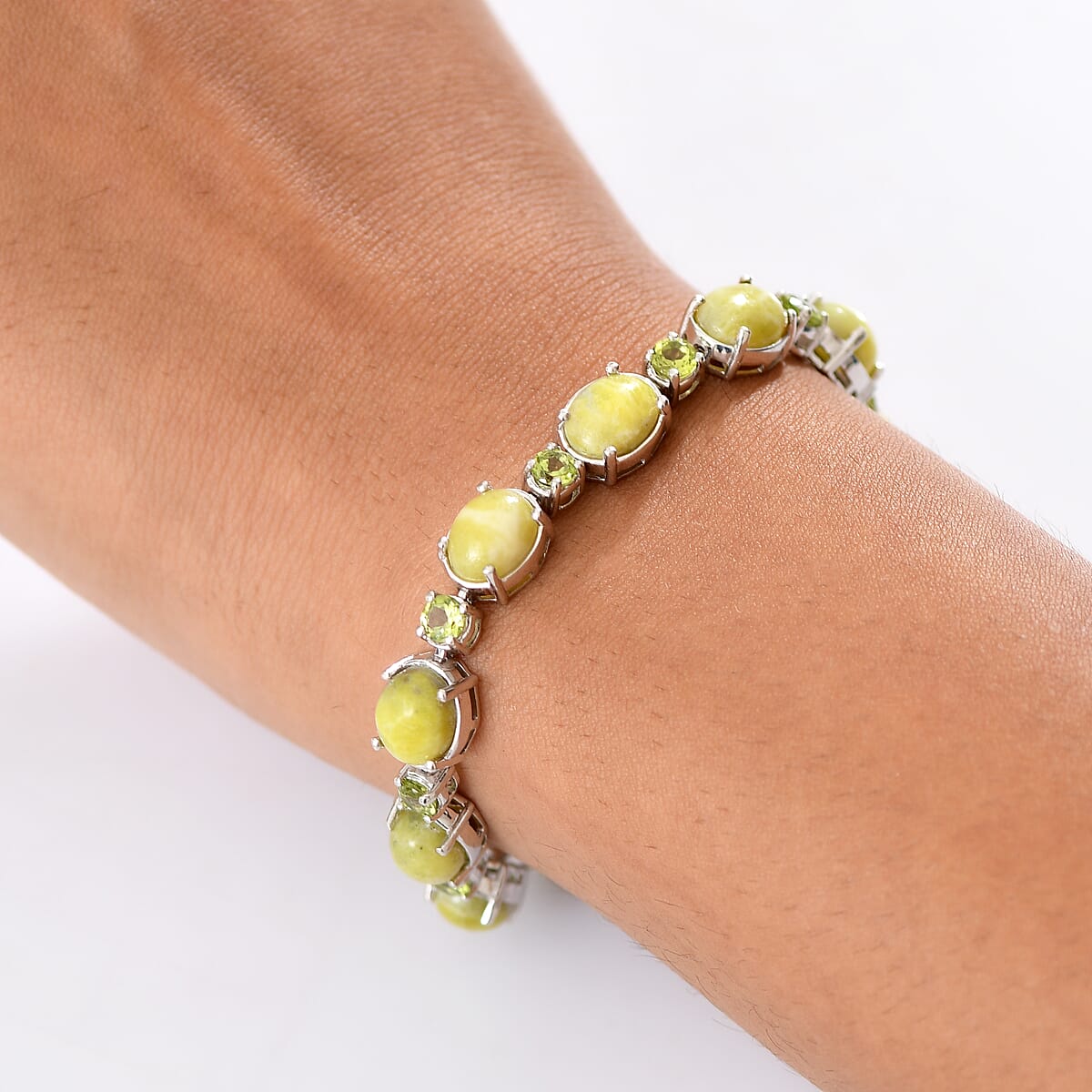 EverTrue Connemara Marble and Peridot 25.25 ctw Claddagh Bracelet in Platinum Bond (7.25 In) image number 2