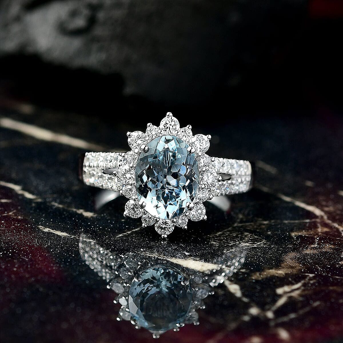 Certified & Appraised 10K White Gold AAA Espirito Aquamarine, Luxuriant Lab Grown Diamond (G-H, SI) Ring (Size 8.5) 2.24 ctw image number 1