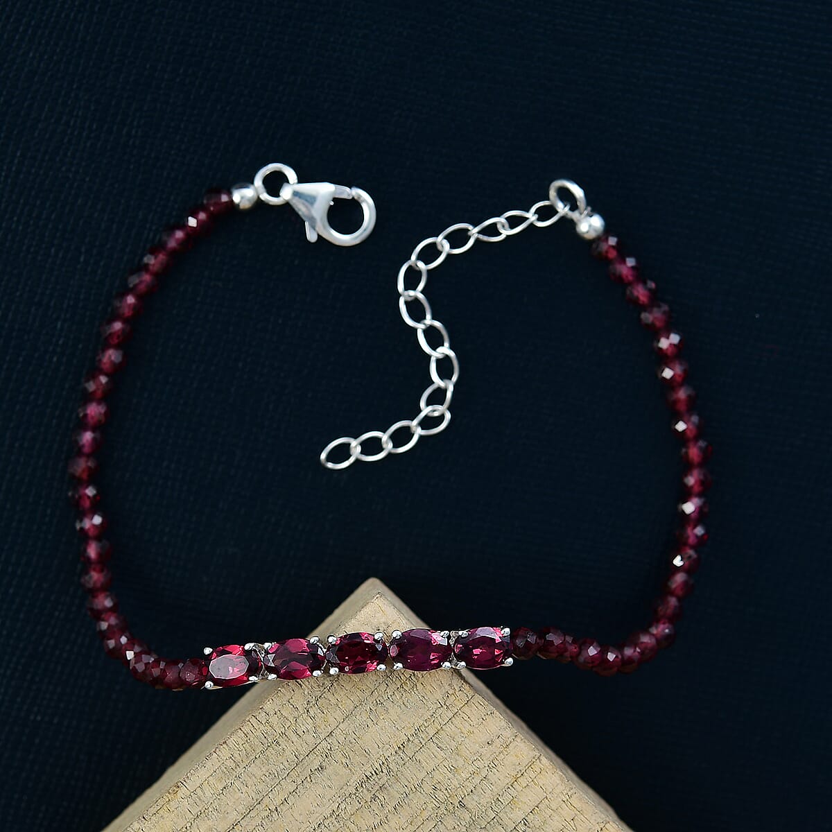D'Joy Orissa Rhodolite Garnet 18.50 ctw Beaded Bracelet in Sterling Silver (7.25 In) image number 1