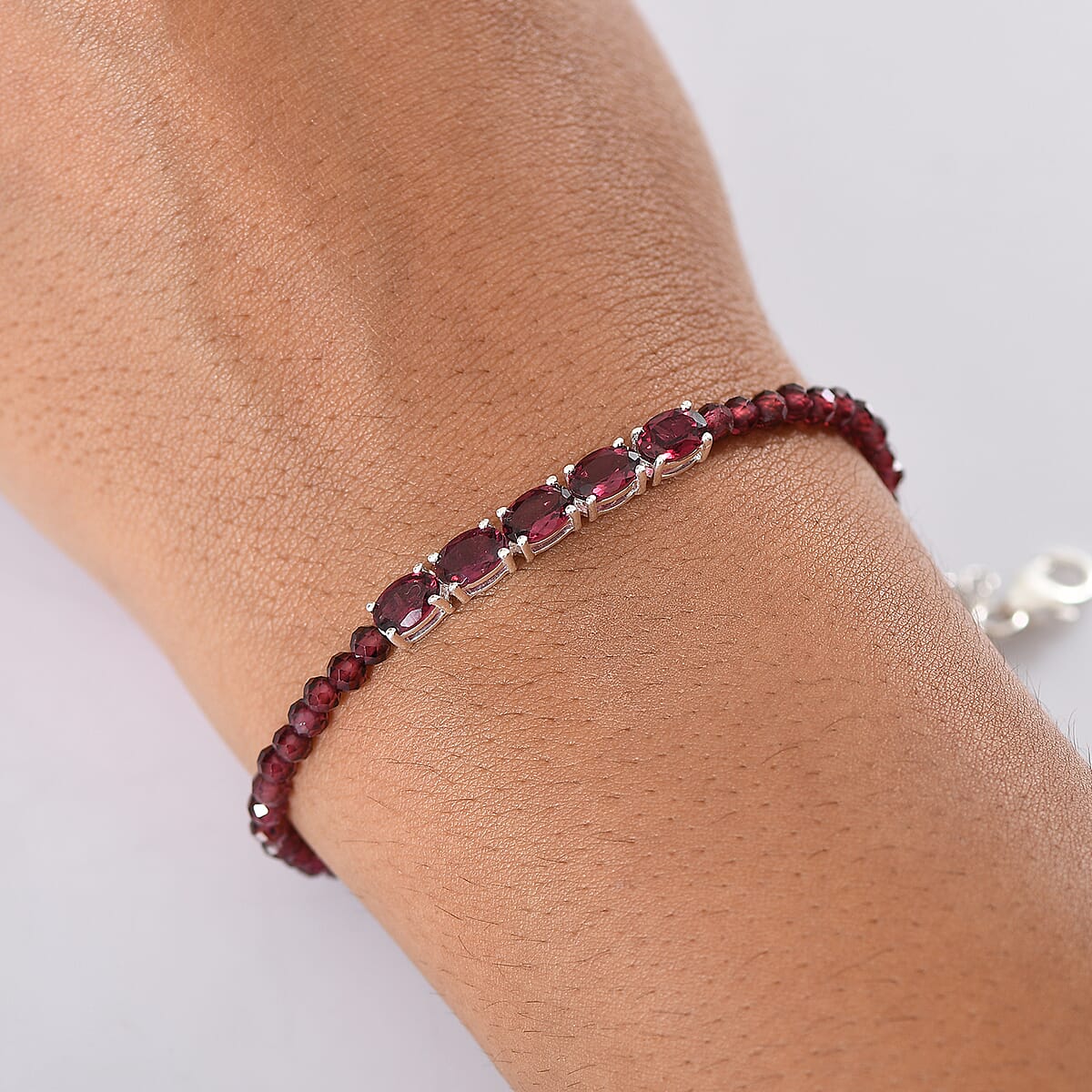 D'Joy Orissa Rhodolite Garnet 18.50 ctw Beaded Bracelet in Sterling Silver (7.25 In) image number 2