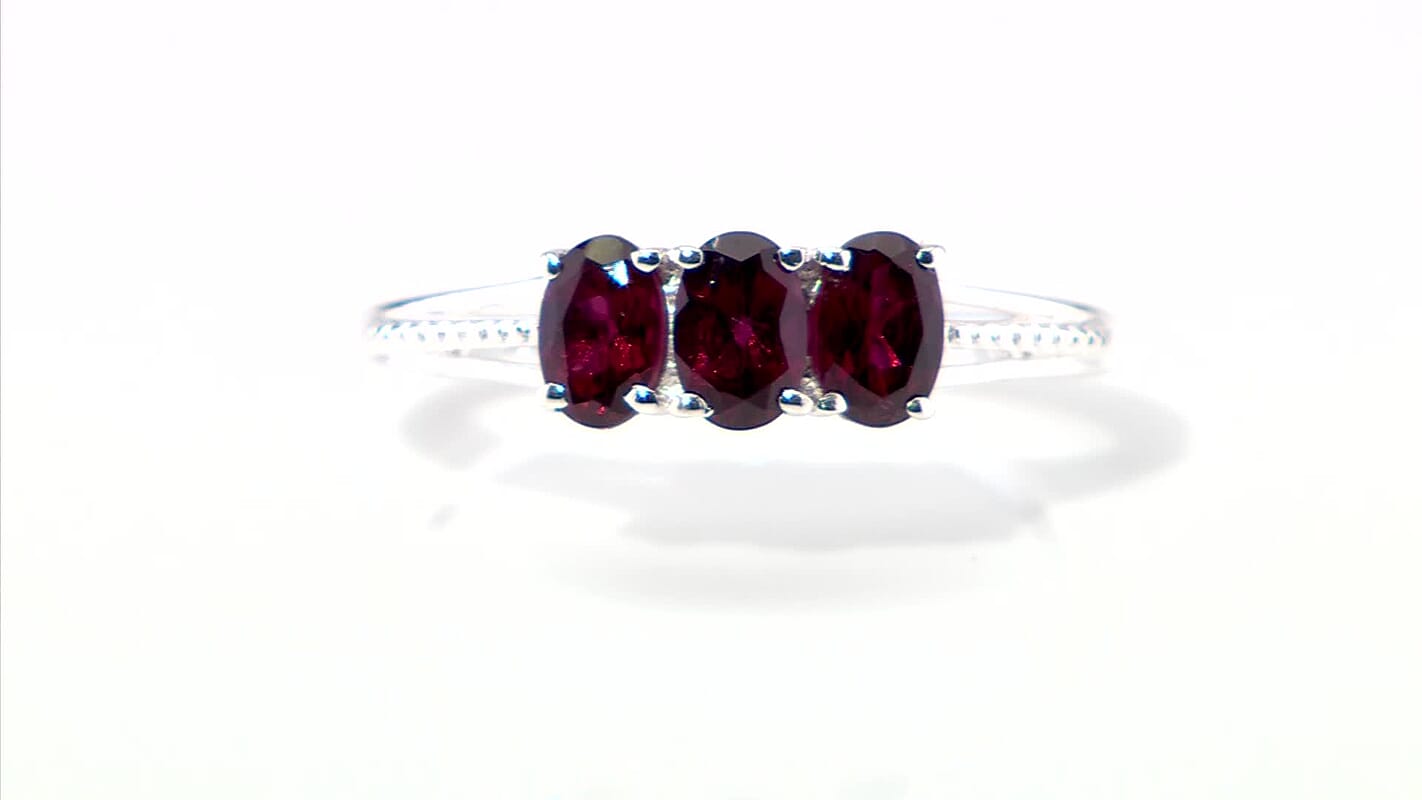 D'Joy Orissa Rhodolite Garnet 1.50 ctw 3 Stone Ring in Sterling Silver (Size 10.0)