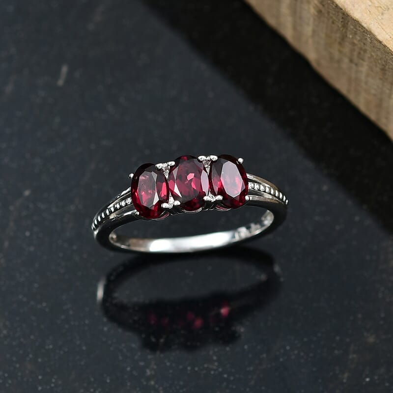 D'Joy Orissa Rhodolite Garnet 1.50 ctw 3 Stone Ring in Sterling Silver (Size 5.0)