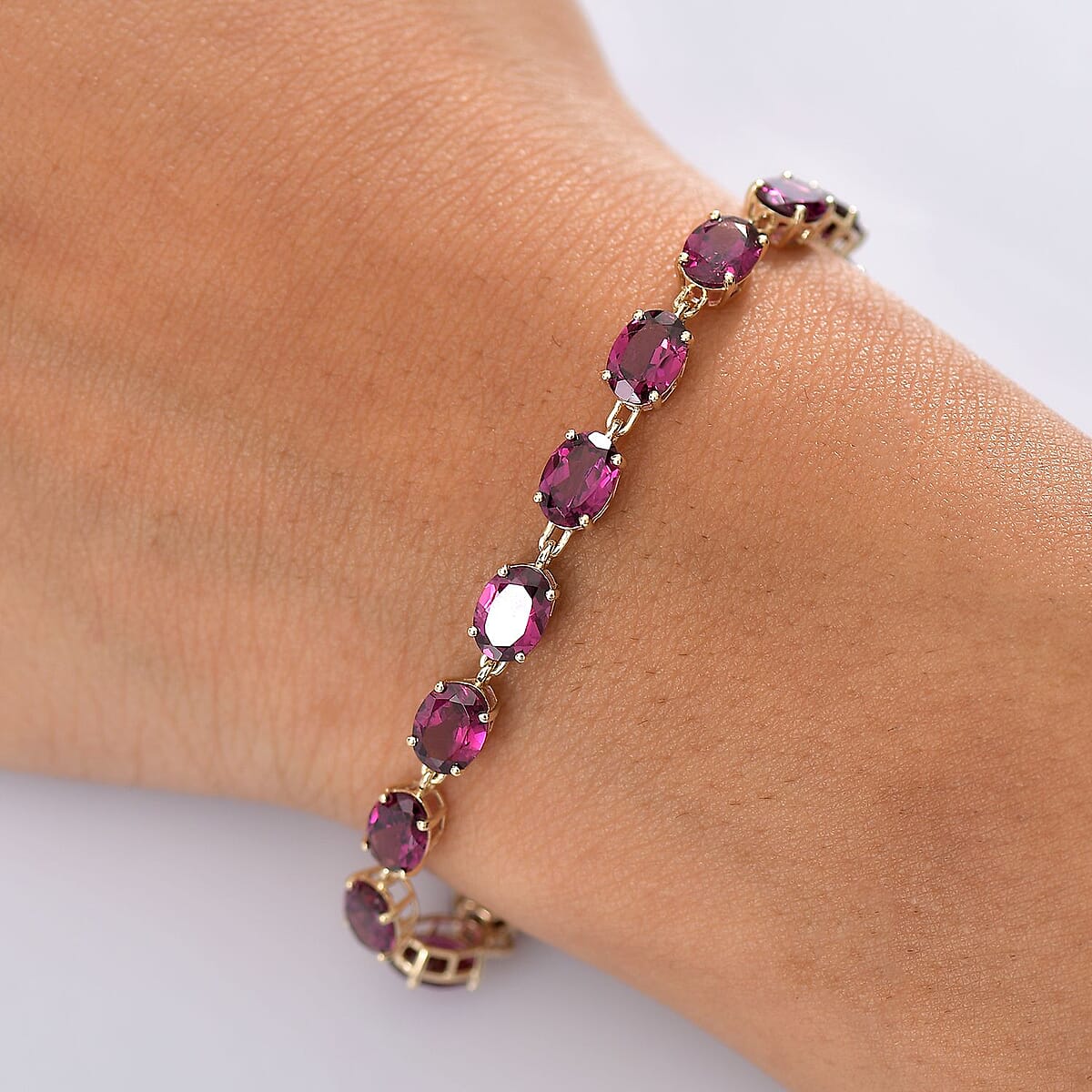 Luxoro AAA Radiant Ember Garnet 17.35 ctw Bracelet in 10K Yellow Gold (7.25 In) image number 2