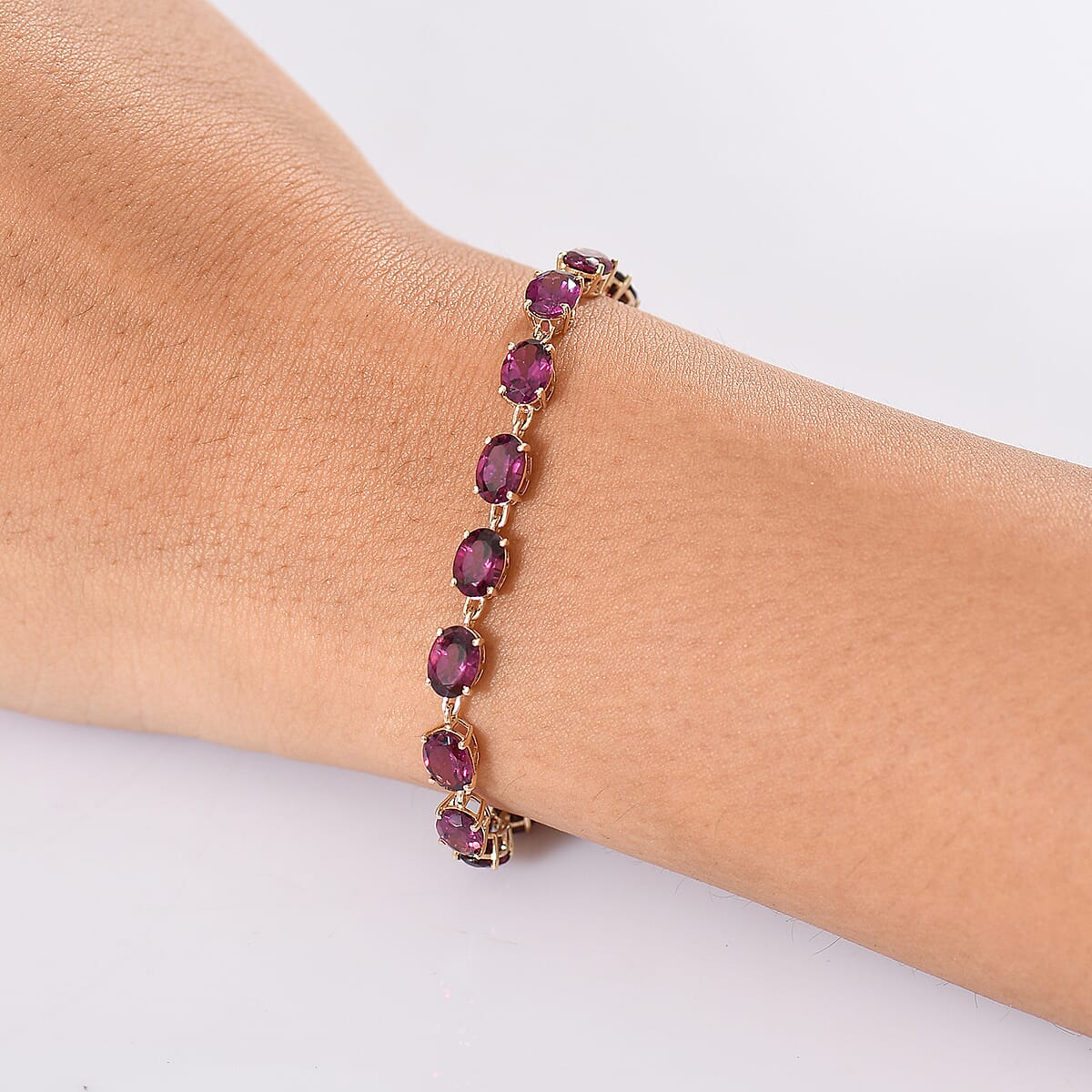 Luxoro AAA Radiant Ember Garnet 15.35 ctw Royal Glow Bracelet in 10K Yellow Gold (6.50 In) image number 2