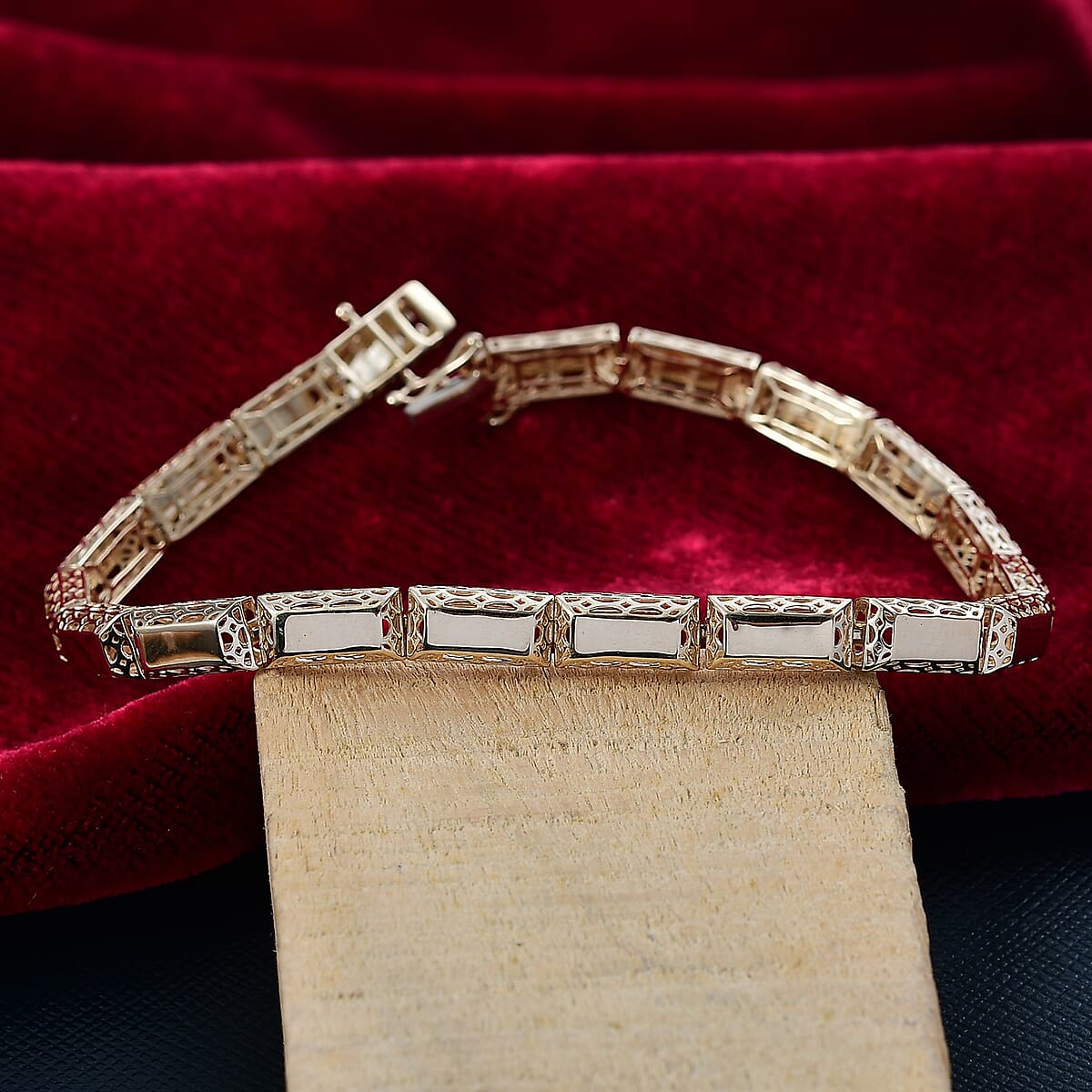 Luxoro Bar Link Bracelet in 10K Yellow Gold (8.00 In) 8.0 Grams image number 1