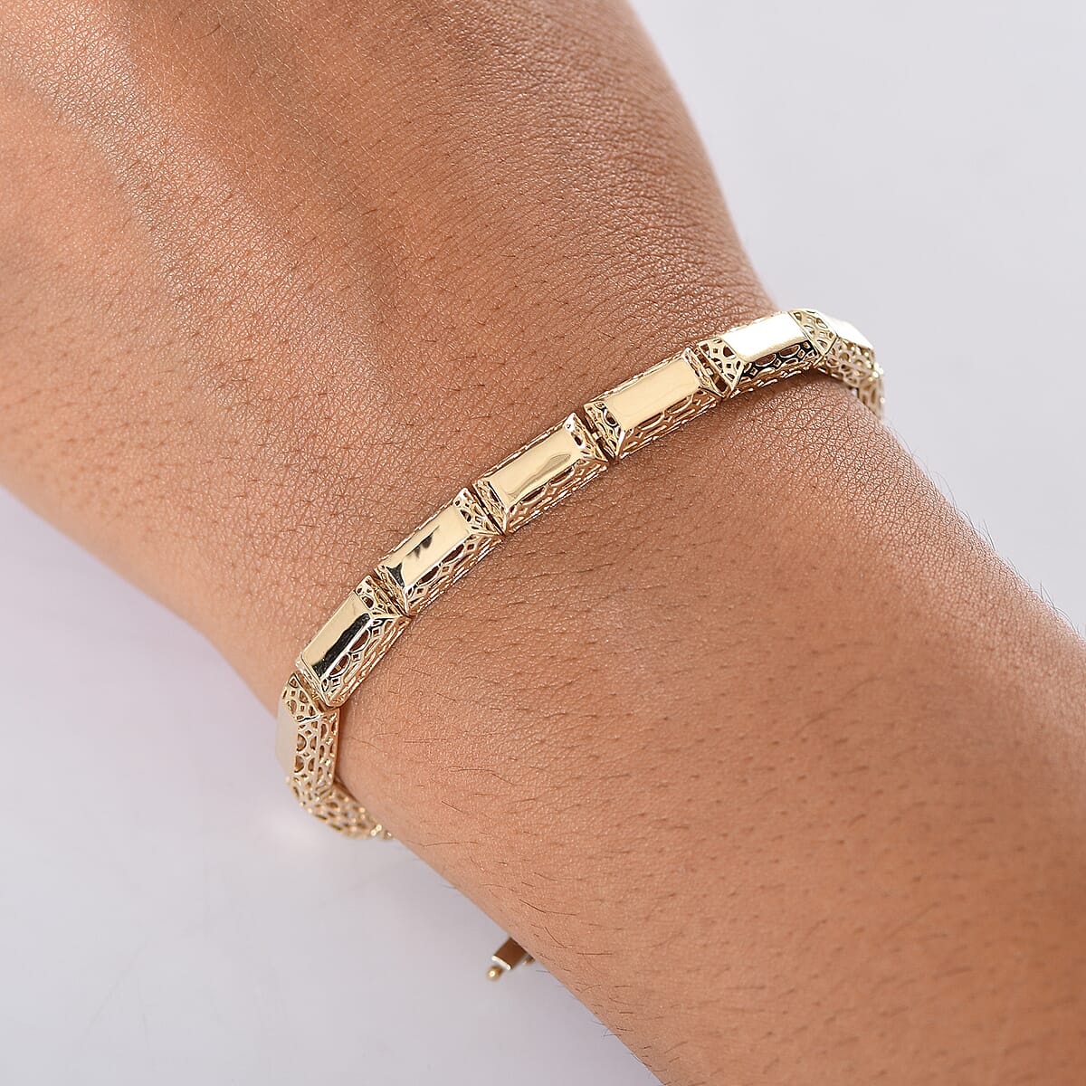 Luxoro Bar Link Bracelet in 10K Yellow Gold (8.00 In) 8.0 Grams image number 2
