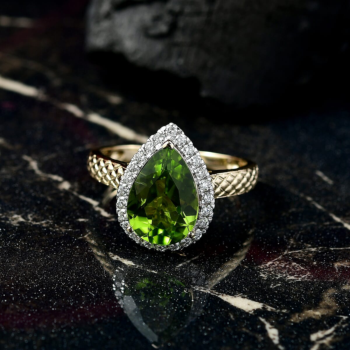 AAA Peridot and G-H SI Luxuriant Lab Grown Diamond 4.33 ctw Ring in 10K Yellow Gold (Size 10.0) image number 1