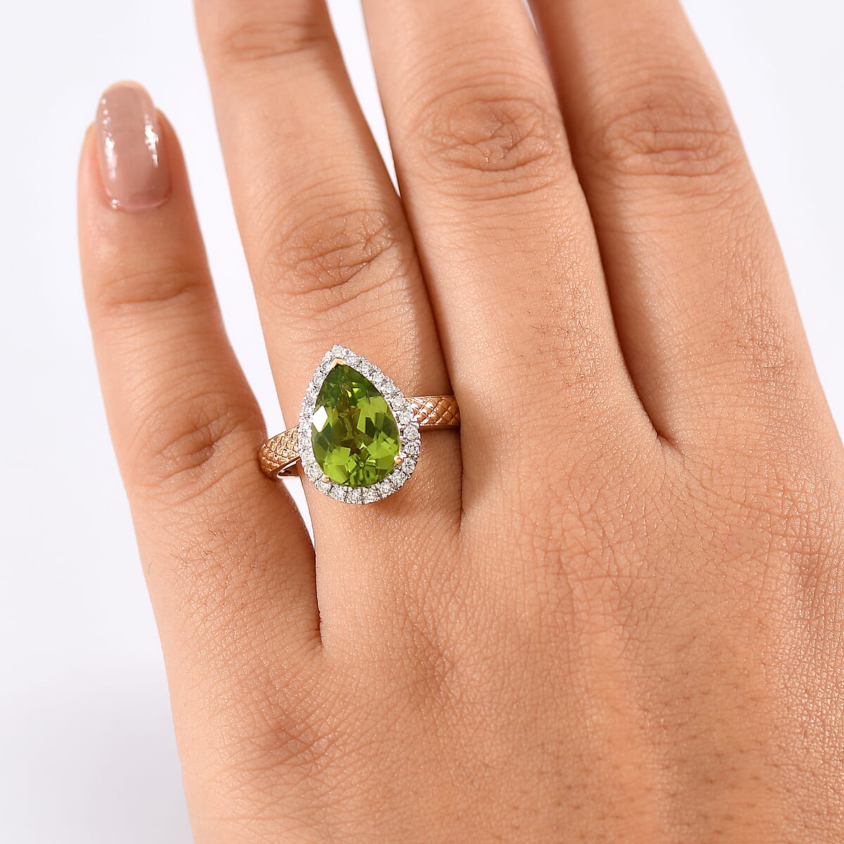 AAA Peridot and G-H SI Luxuriant Lab Grown Diamond 4.33 ctw Ring in 10K Yellow Gold (Size 10.0) image number 2