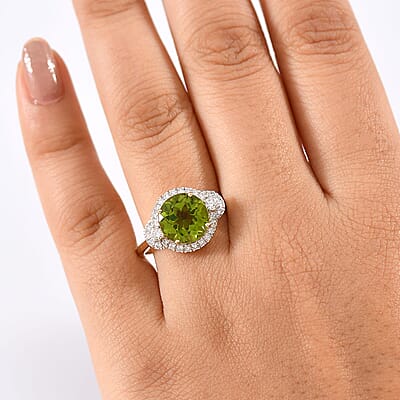 AAA Peridot and Luxuriant Lab Grown Diamond G-H SI 4.35 ctw Ring in 10K Yellow Gold (Size 12.0)