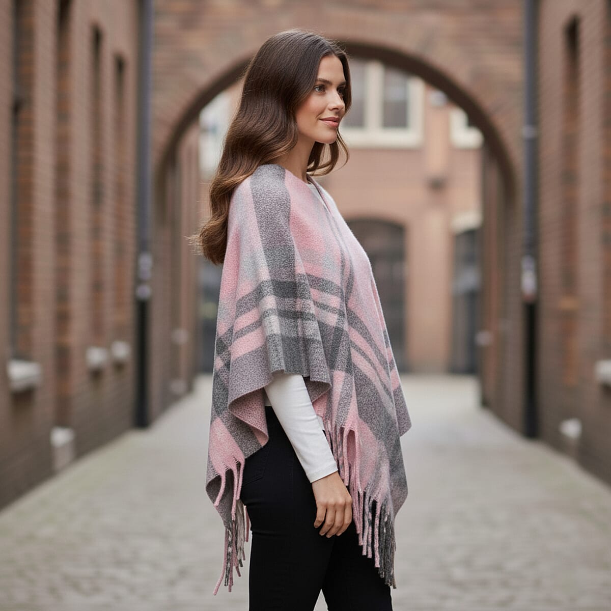 Tamsy Pink Shawl with Fringes image number 2