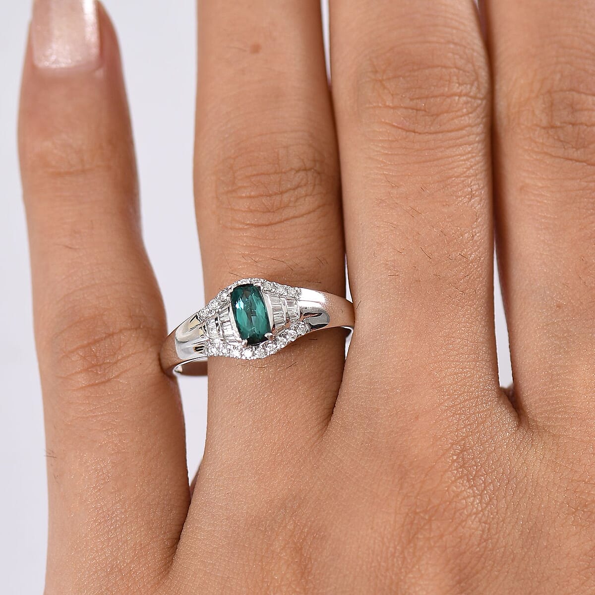 Certified & Appraised Luxoro AAA Monte Belo Indicolite and G-H I2 Diamond 0.94 ctw Ring in 10K White Gold (Size 10.0) image number 2