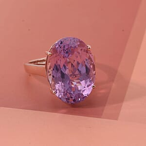 Luxoro AAAA Patroke Kunzite 16.65 ctw Solitaire Ring in 10K Rose Gold (Size 7.0)