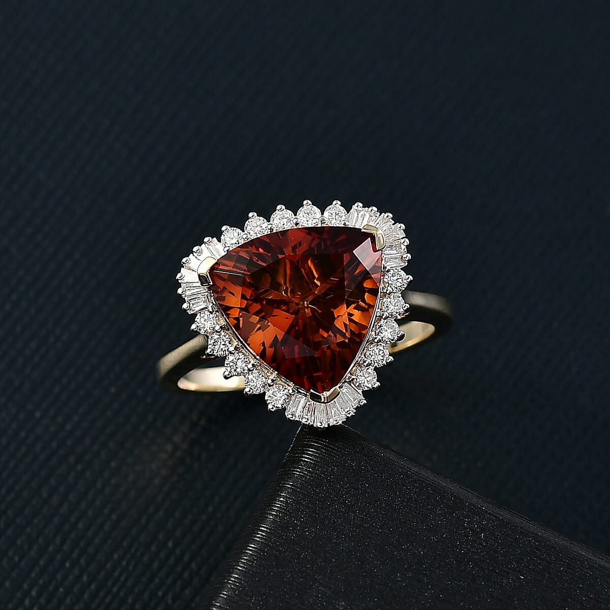 Certified & Appraised AAA Santa Ana Madeira Citrine and Luxuriant Lab Grown Diamond G-H SI 5.95 ctw Ring in 10K Yellow Gold (Size 10.0) 5.95 ctw image number 1
