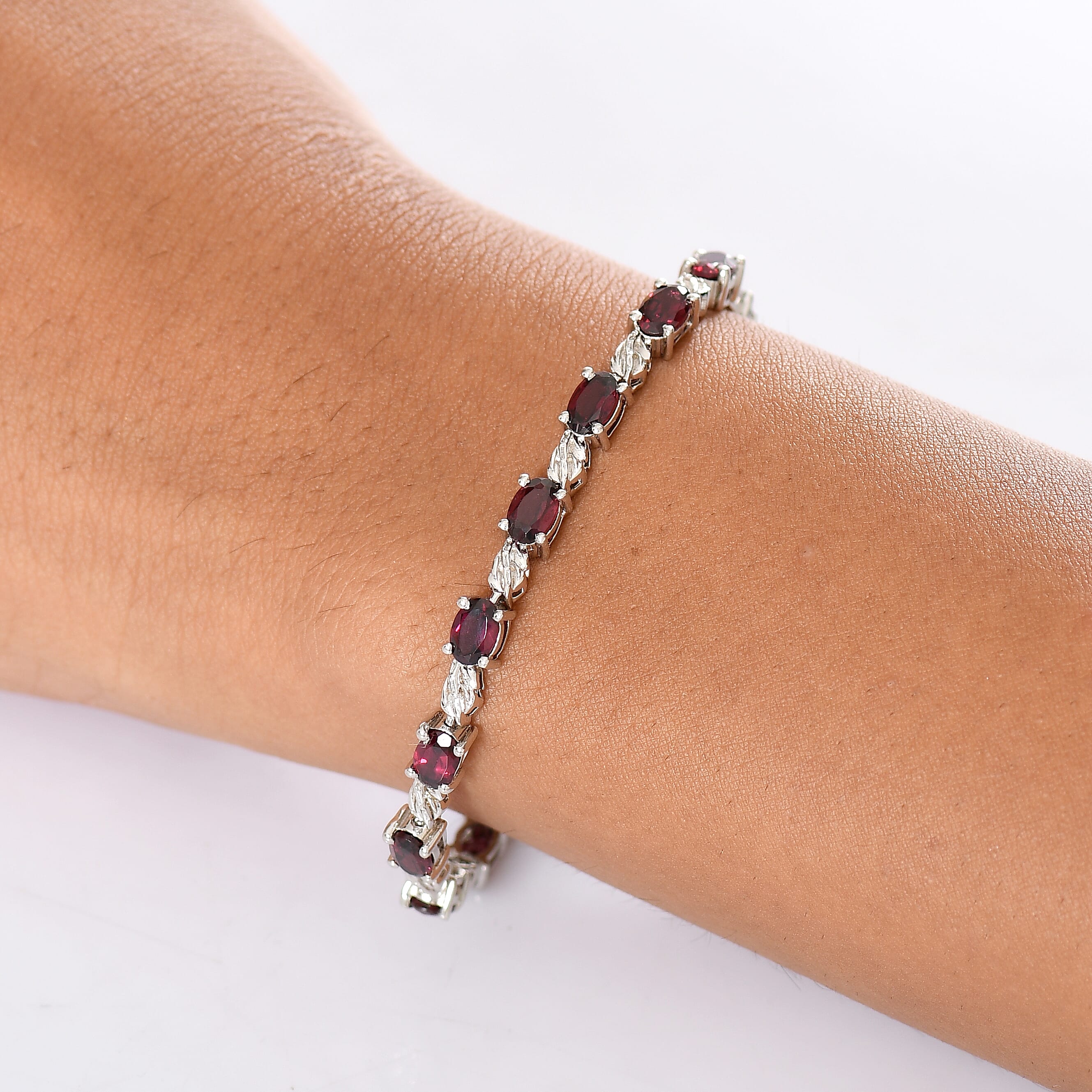 EverTrue Orissa Rhodolite Garnet 10.85 ctw Twilight Leaf Glow Bracelet Platinum Bond (8.00 In)